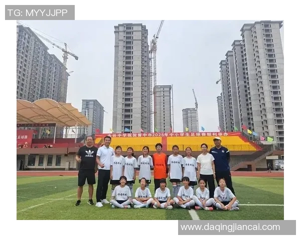 豪气冲天的足球明星们带你领略激情与荣耀的赛场风采