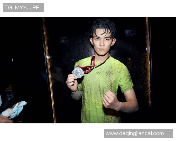 足球明星吴磊身高揭秘他在绿茵场上的优势与挑战分析 足球明星吴磊身高揭秘他在绿茵场上的优势与挑战分析