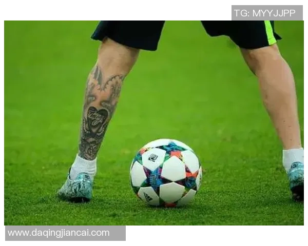 足球明星小腿纹身图案解析与设计灵感分享