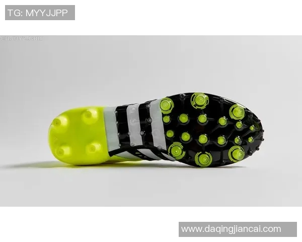 揭秘足球明星黑色鞋底的神秘身份与背后故事 揭秘足球明星黑色鞋底的神秘身份与背后故事