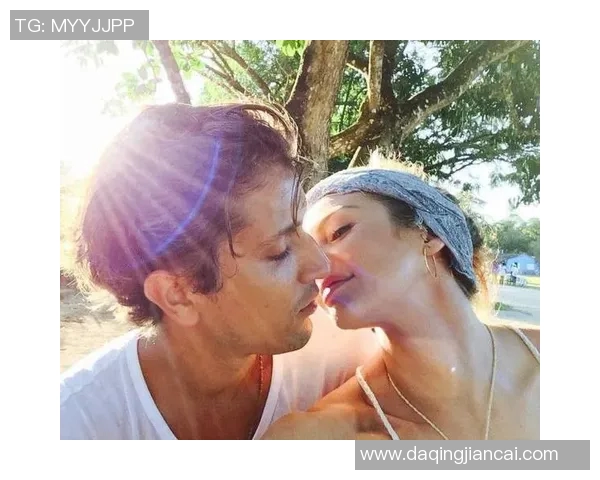 维密超模与足球明星男友的浪漫故事揭示了时尚与运动的完美结合 维密超模与足球明星男友的浪漫故事揭示了时尚与运动的完美结合