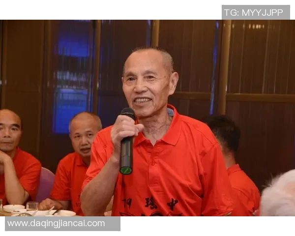 80后足球明星同框合影回忆青春岁月的精彩瞬间